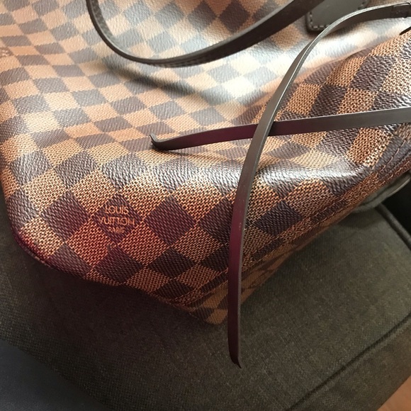 Authentic Louis Vuitton MM in Damier Canvas - Picture 5 of 9